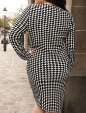 Load image into Gallery viewer, Ladies Simple Houndstooth Design Long Sleeve Dress
