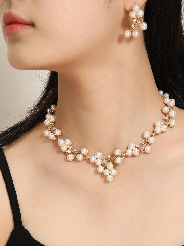 Ladies Pearl Stylish Design Necklace & Earring Set
